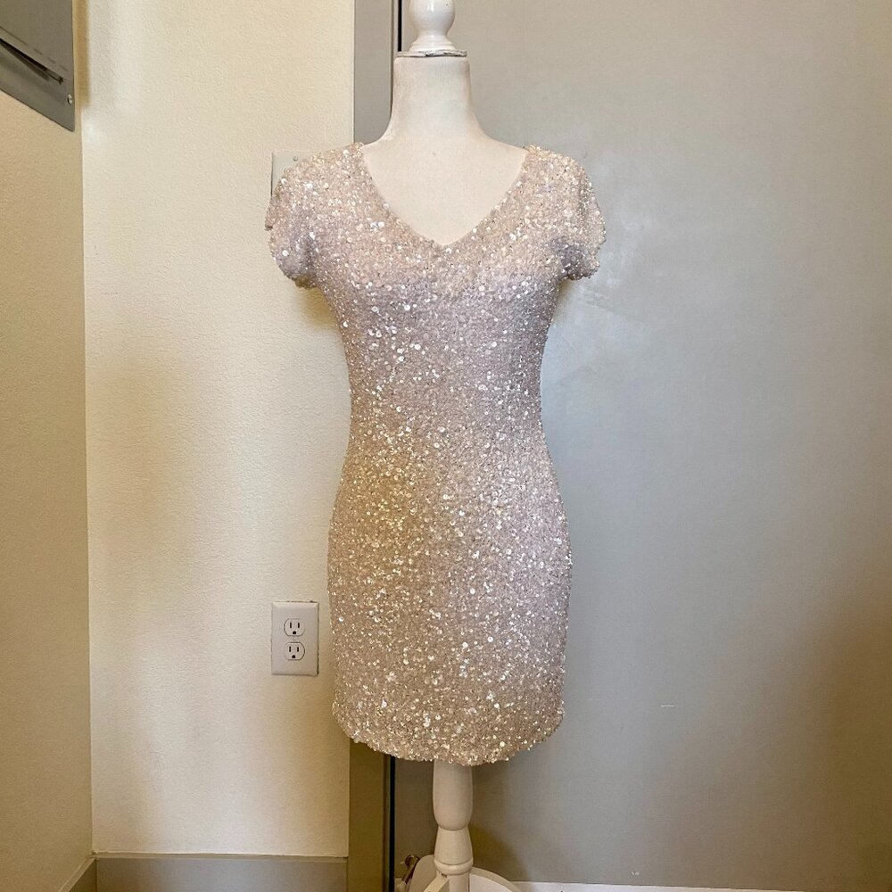 Theia Cap Sleeve White / Silver Sequin Dress Size 2